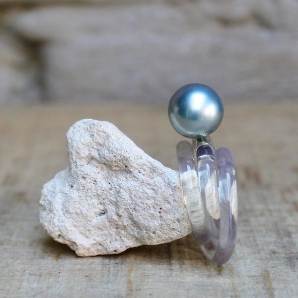 Monika Seitter Kunststoff Ring transparent mit Tahiti Perle auf Silber Design Düsseldorf